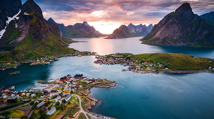 Fjords dans les îles Lofoten en Norvège